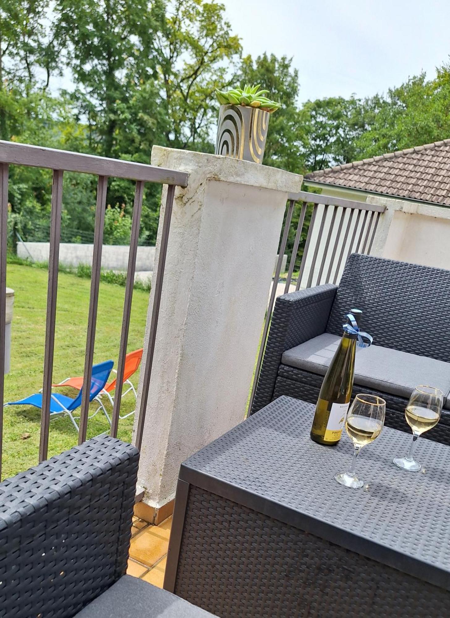 Agreable Maison Avec Jardin A 주앵빌 외부 사진